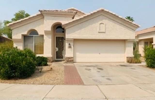 LOCATION! LOCATION! LOCATION! 4 BEDROOM, 2.0 BATH SINGLE FAMILY HOME! Gallery 1