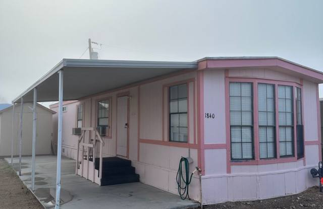 Charming 2 bedroom mobile - 1840 Montclair Drive, Bullhead City, AZ 86442