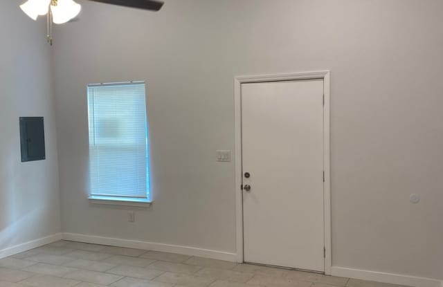 1119 GUADALUPE ST | Renovated Studio Gallery 2