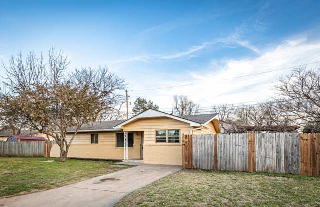 508 Northwest Woodridge Drive photos photos