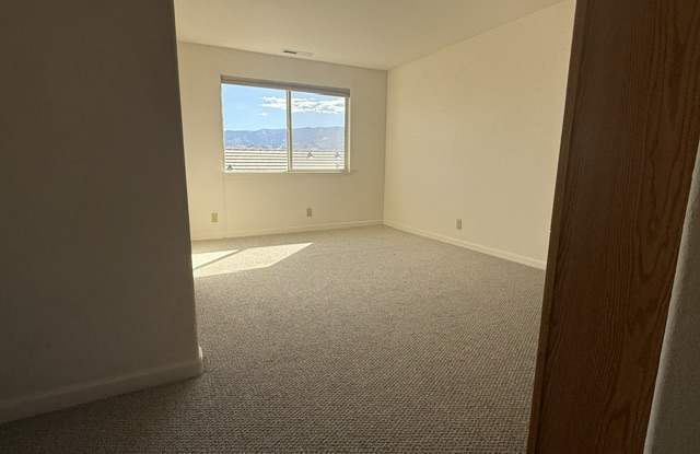 2555 Glen Eagles Drive Gallery 2