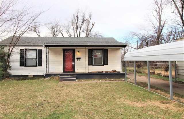704 N Redbud Dr photos photos