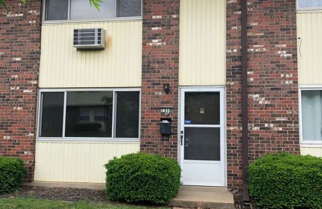 3 bedroom 1.5 bathroom - Two story condominium Gallery 1