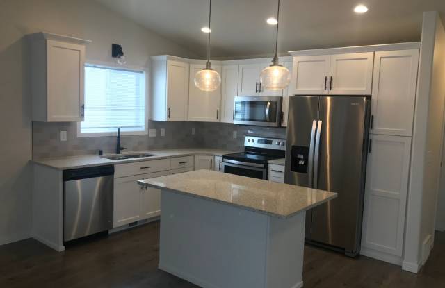 3 Bed 2.5 Bath Single Family Home Gallery 3