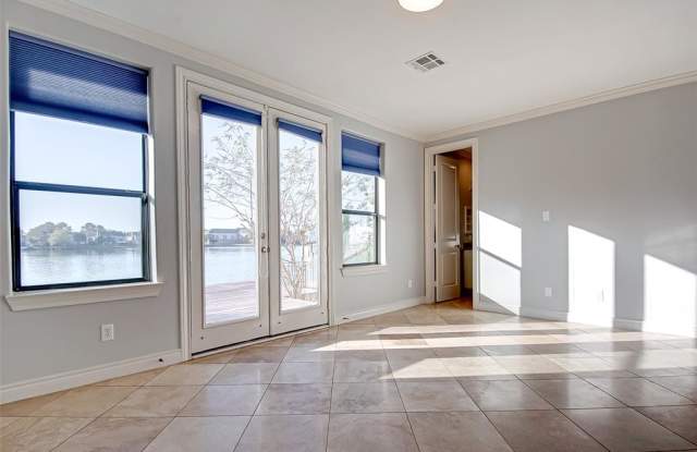 8833 Lakeshore Bend Drive Gallery 4