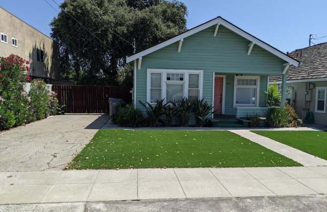 SAN JOSE - Craftsman style cottage with yard and garage - 208 Lincoln Avenue, San Jose, CA 95126
