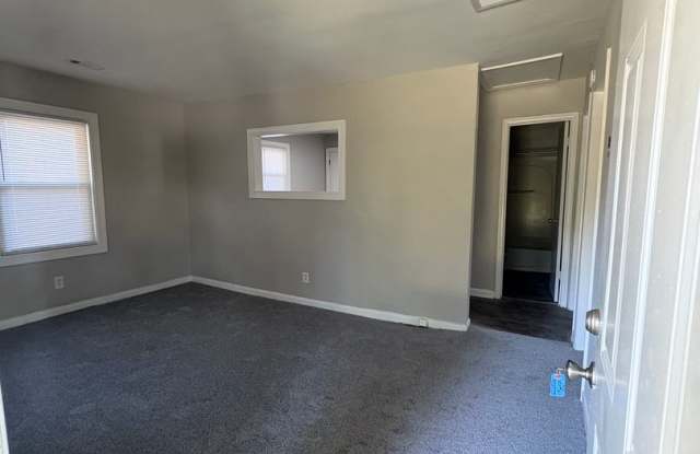 Spacious 2bedroom House ($500.00 0ff The first full months rent ) photos photos