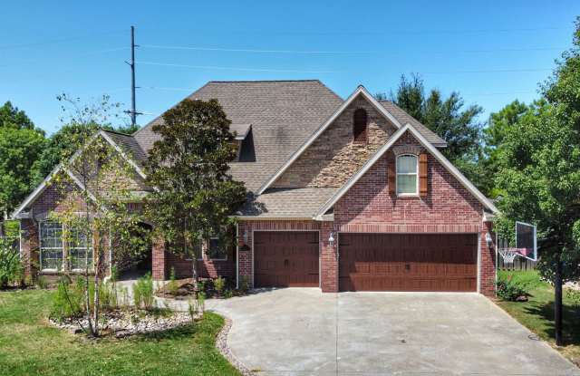 Luxury 4 Bedroom in the Heart of Bentonville! photos photos