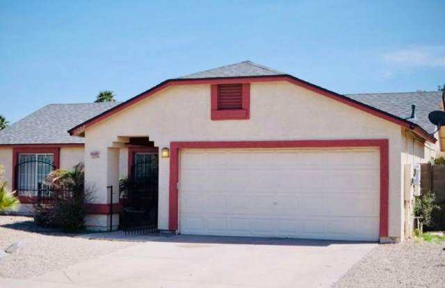Nice 3 bedroom 2 bath, RV gate and no HOA. photos photos