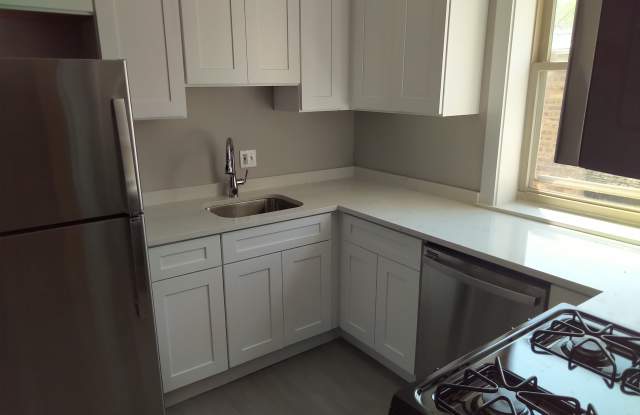 2449 W Ardmore Ave photos photos