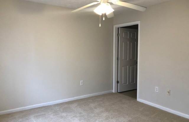 Southern Edge Condo - Close to Campus Gallery 4