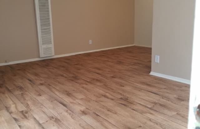 6615 De Soto Ave - 6615 De Soto Avenue, Los Angeles, CA 91303