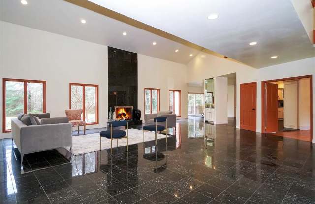 242 Store Hill Road Gallery 4