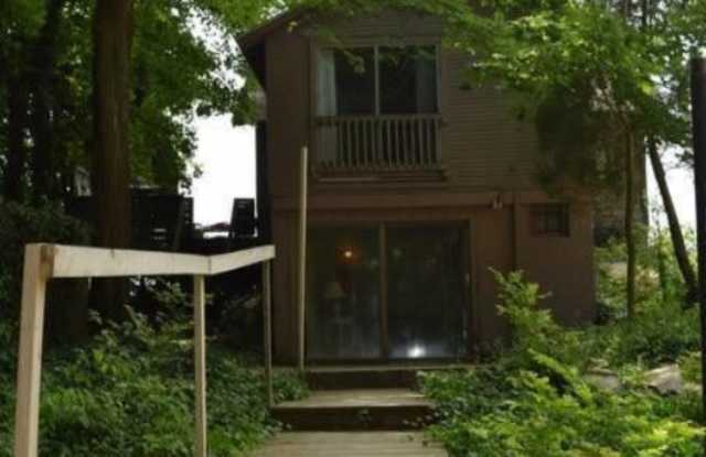 5537 Lakeshore Avenue Gallery 2