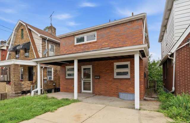 2046 Pioneer Avenue Gallery 2