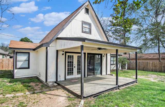 3 Bedroom, 2 bath that sits on a triple lot... Willis TX photos photos
