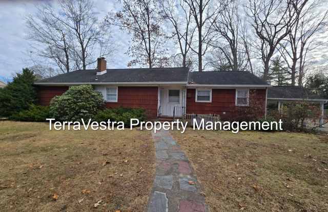 Now Showing for 2026-2027 School Year! 6 Bedroom College Rental 2 Kitchens!! photos photos