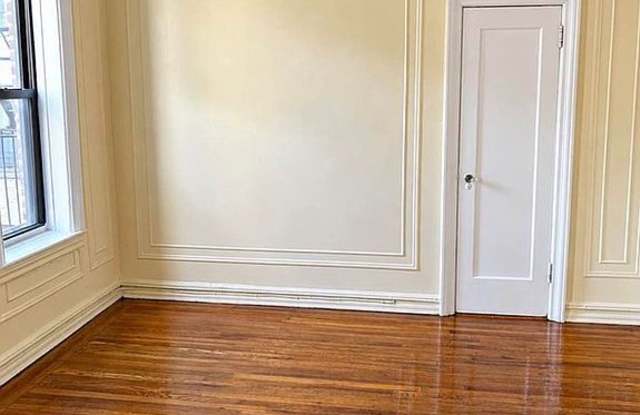 4530 Broadway Gallery 3