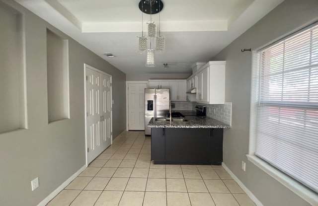 2207 West Candlelight Lane - 1 Gallery 4