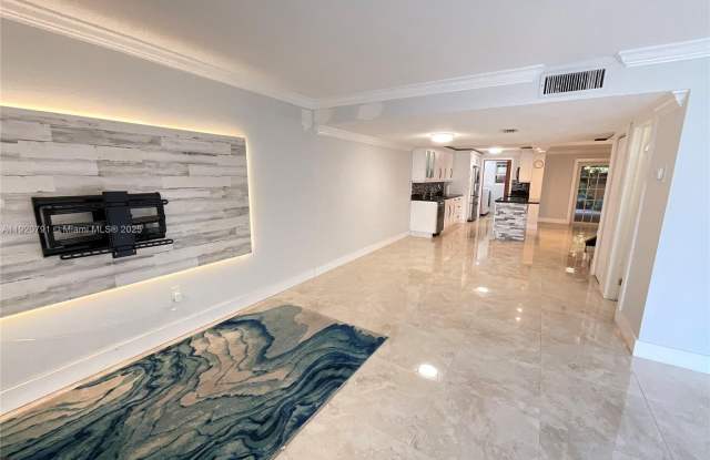 936 W 79th Pl - 936 West 79th Place, Hialeah, FL 33014
