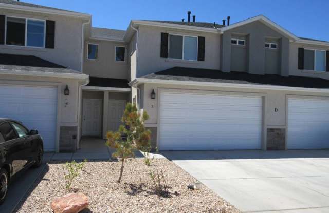 Move In Discount -3 bed 2.5 bath - Newer townhome in the heart of Cedar City photos photos