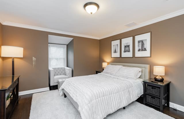PRIVATE SUITE W/ HOME OFFICE & LIVING ROOM Gallery 2