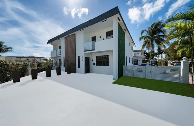 7994 Crespi Blvd photos photos