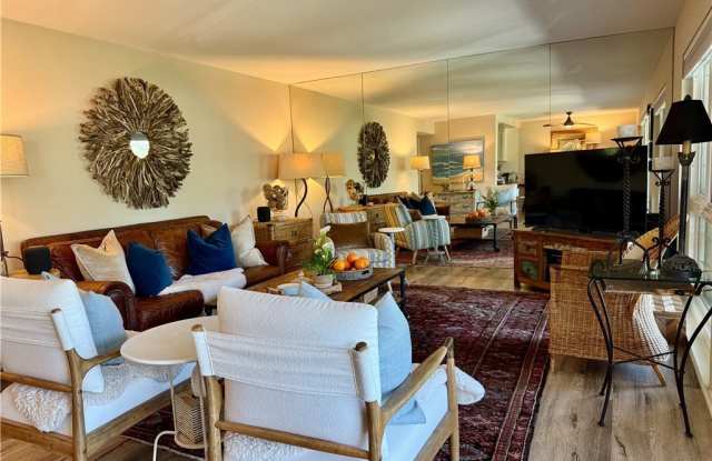 863 Ronda Mendoza Gallery 3