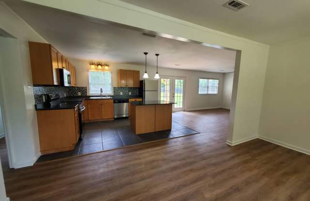 !!500!! Move-IN Discount  Spacious 4BR/2BA Home with Brick Exterior, Large Open Living Area, and Pet-Friendly in Valdosta, GA! Gallery 3