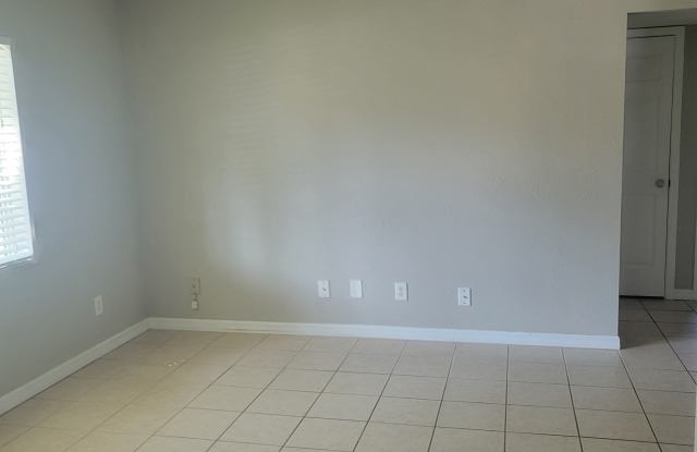 225 5th Avenue NE #1 Gallery 3