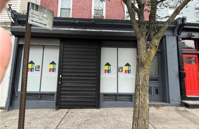 389 Van Duzer Street Gallery 1