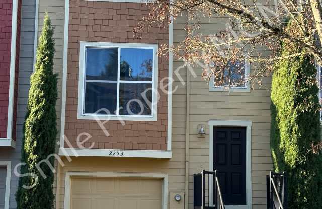 2253 Northeast Sheffield Ave - 1 photos photos