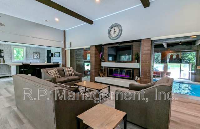 2800 Hamline Ave N - 2800 Hamline Avenue North, Roseville, MN 55113