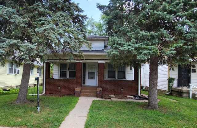 1527 N Chester Avenue Gallery 1