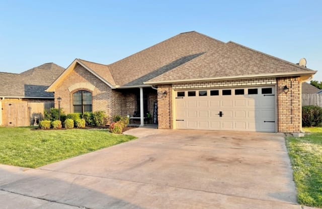 3611 NE Fieldcrest - 3611 Northeast Fieldcrest, Lawton, OK 73507
