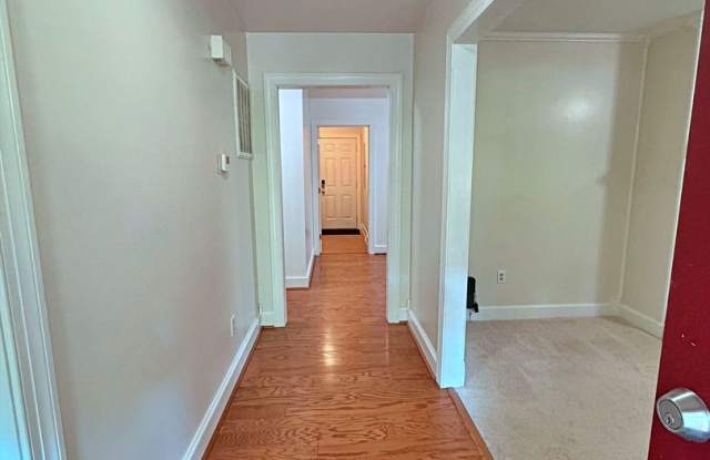 Immaculate rancher on a large corner lot Gallery 4