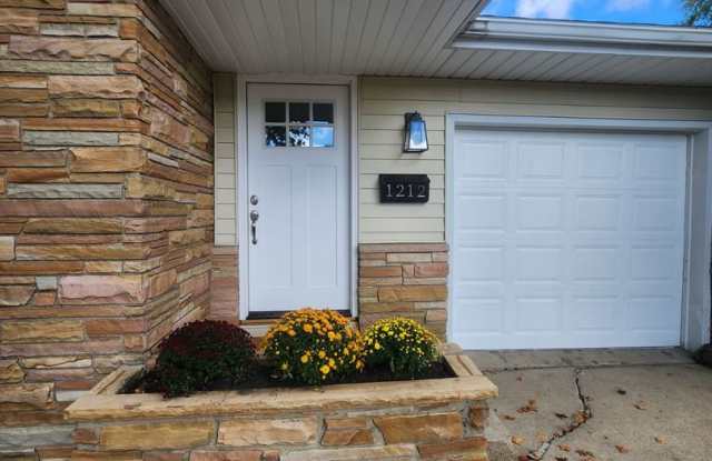 Completely Remodeled! 1212 Bell Ave. - Mattoon photos photos