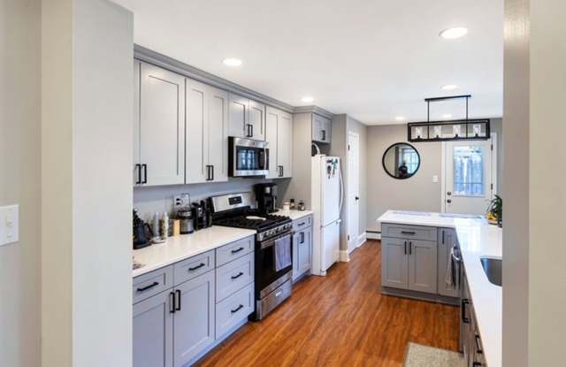 4 Bedroom 2 Bathroom - Temperature Controlled Home in Fishtown Gallery 3