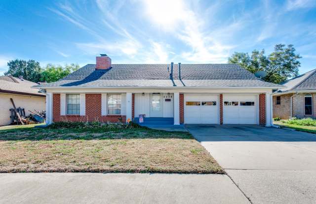 Spacious 4-Bedroom Home in Mature Neighborhood photos photos