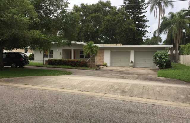 216 GARDEN CIRCLE - 216 Garden Circle, Belleair, FL 33756