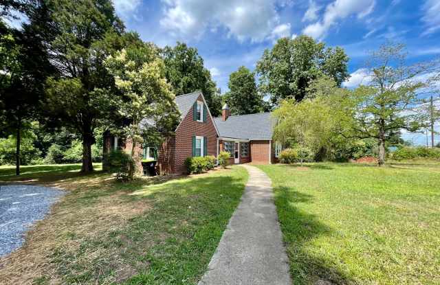 1419 N Main Street China Grove NC, $1695 3br 2ba House photos photos