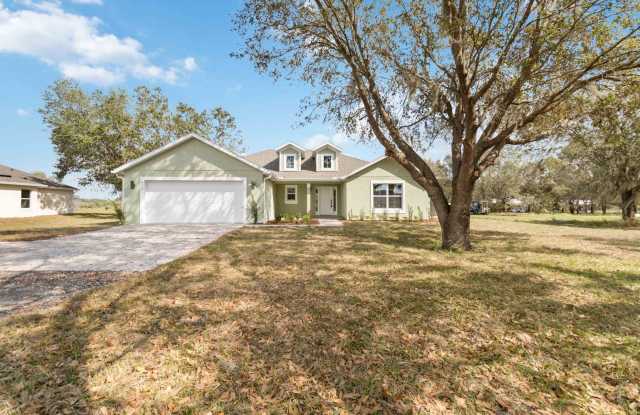 MOVE IN SPECIAL- Beautiful 4/2 Home on 3/4 Acre For Rent in St. Cloud Gallery 3
