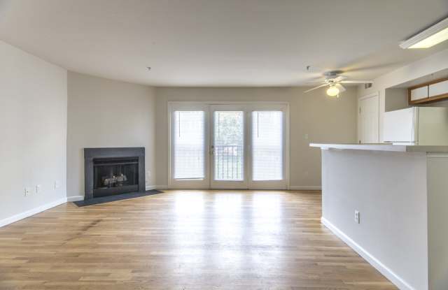Wertland/Maupin Apartments - Student Housing Gallery 4