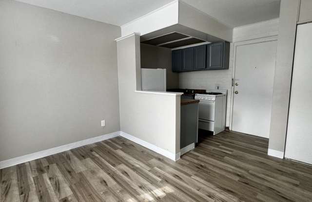 1330 W 5th Avenue photos photos
