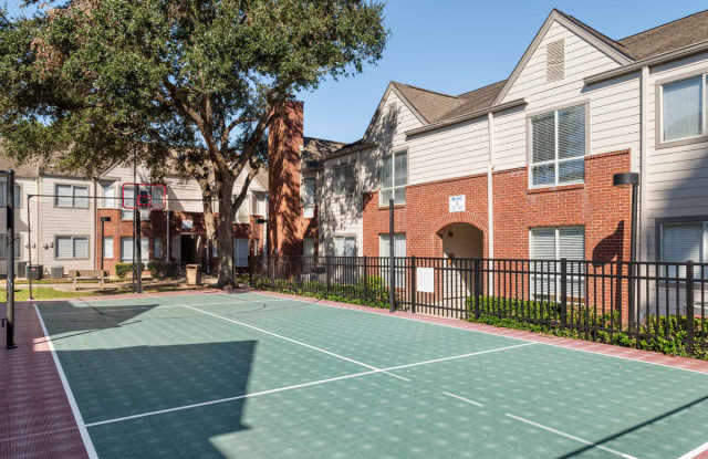 Clear Lake Apartments Gallery 4