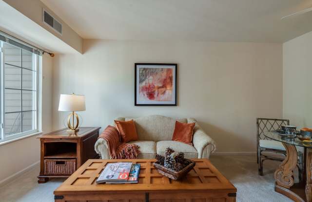 Elmhaven Manor - Senior Living Gallery 3