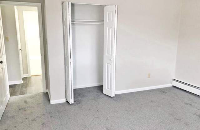Oakland Heights Apartments Gallery 4
