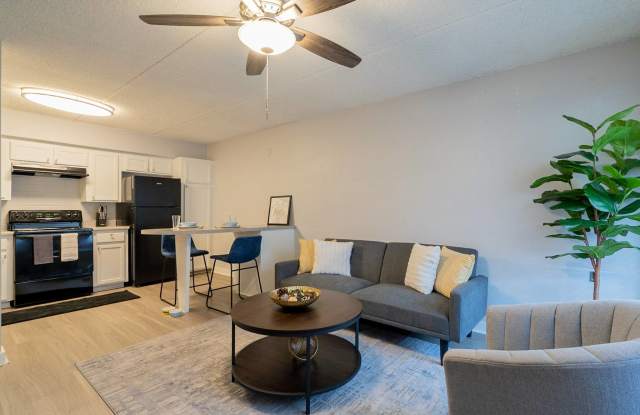 Water's Edge Apartments Gallery 2