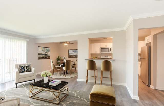 Glenlake Village Apartments Gallery 4