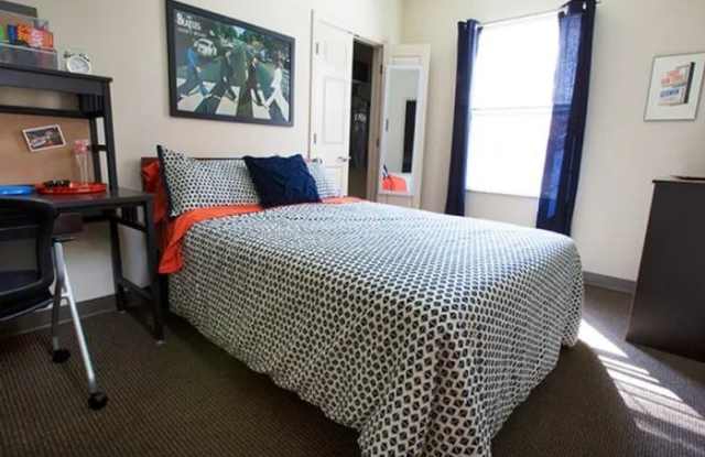 College Suites at City Station East - Student Housing Gallery 4